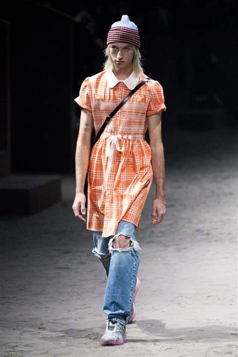 Vestito Autunno 2020: l'abito camicia di Gucci è gender fluid 